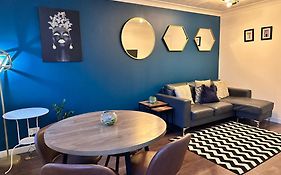 Brightcentral Apartment With Parking